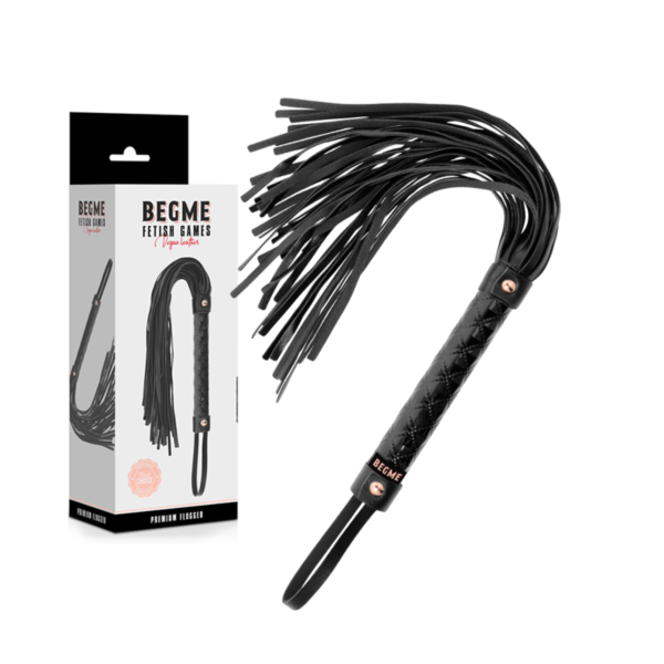 Chicote BEGME Black Edition de couro vegano, com tiras e cabo
