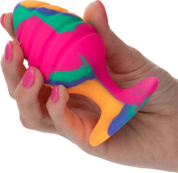 Plug anal CalExotics Cheeky Large Swirl com padrão tie-dye e base com ventosa