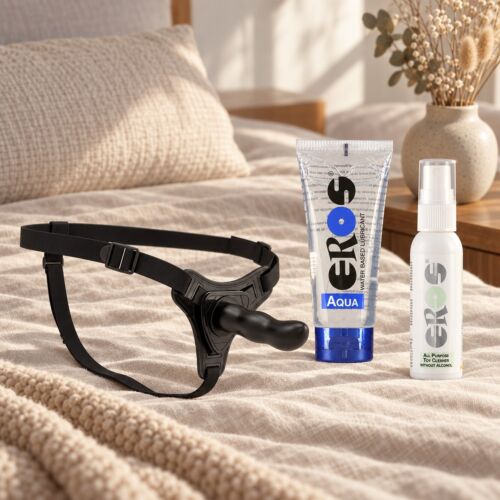 Kit strap-on para principiantes com arnês universal e dildo de silicone – cena de ambiente (imagem gerada por IA)