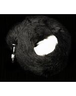 Plug prateado com cauda preta