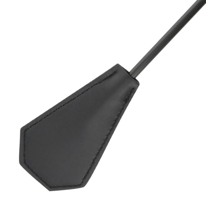 Pena de couro escuro