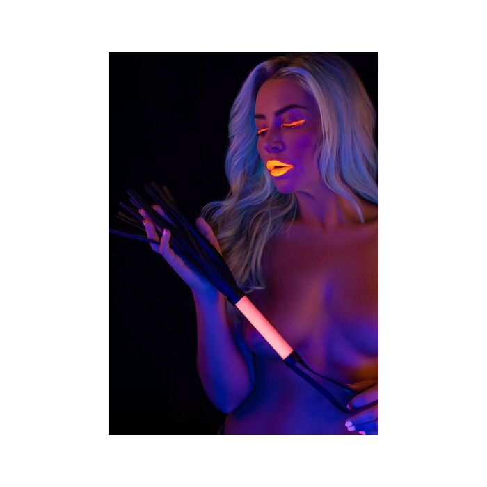 Chicote Taboom que brilha no escuro - CHICOTE